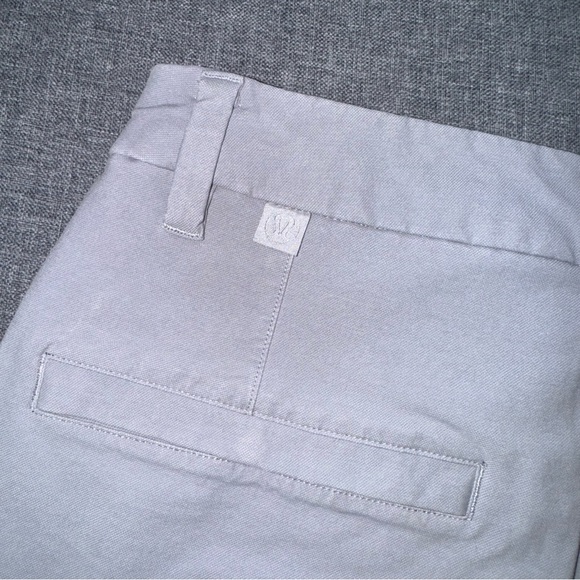 Lululemon Commission Classic-Fit Short 7" VersaTwill Gull Grey 28 - Picture 5 of 6